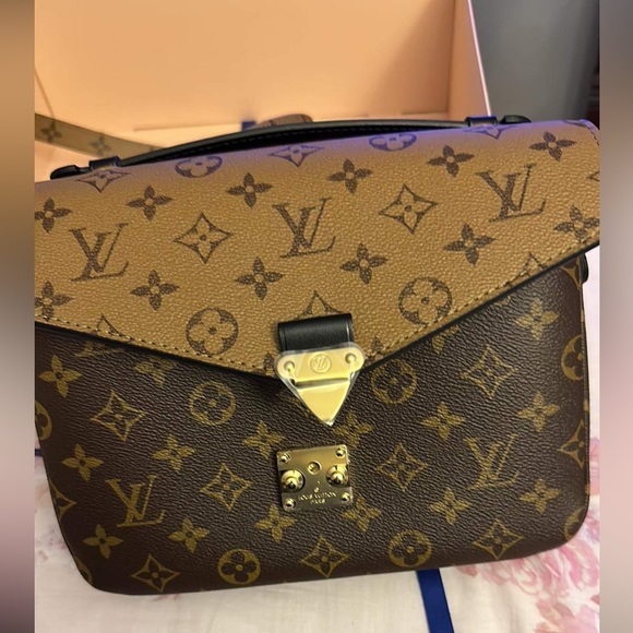 Louis Vuitton Pochette Métis - Picture 9 of 9